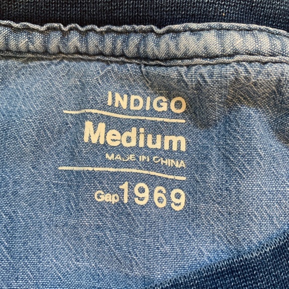 Bundle of mens Gap 1969 denim colored pocket tees - Picture 3 of 6